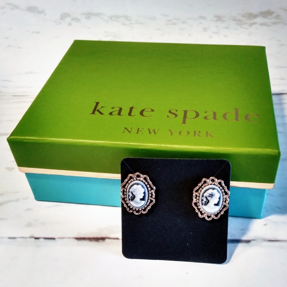 💥 Cameo stud earrings